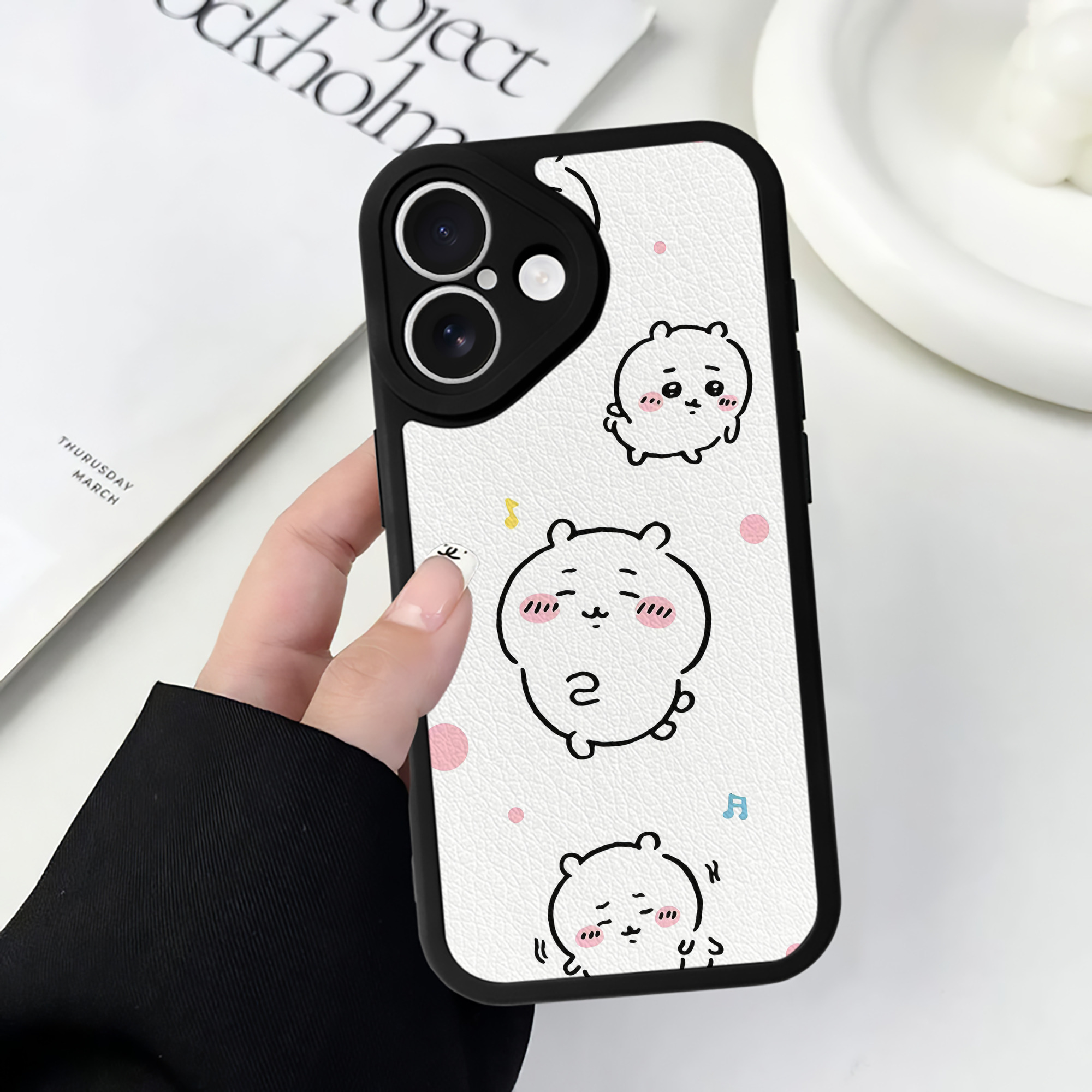 （画像用） ちいかわ Chii-kawa 【iPhone 16シリーズ対応】シリコンスマホケース（レザー調） 材質：シリコン